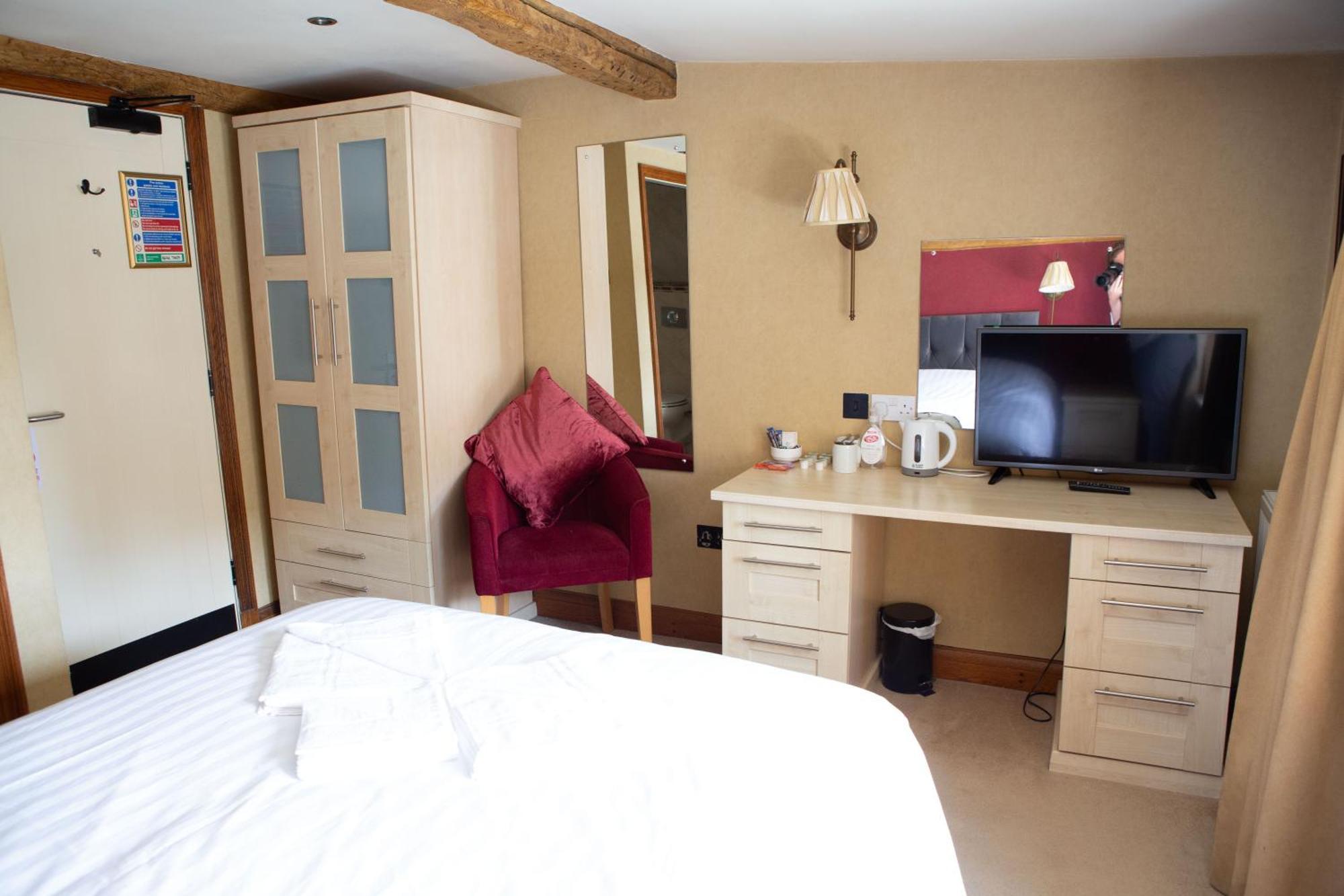 เดอะ โค้ช เฮาส์ Hotel Bentham ภายนอก รูปภาพ